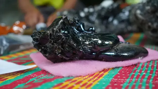 Batu Hitam Mengkilap di Thailand