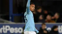 Gabriel Jesus menutup kemenangan dengan gol keduanya di menit ke-90 pada laga lanjutan Premier League yang berlangsung di stadion Goodison Park, Liverpool, Kamis (7/2). Man City menang 2-0 atas Everton. (AFP/Paul Ellis)