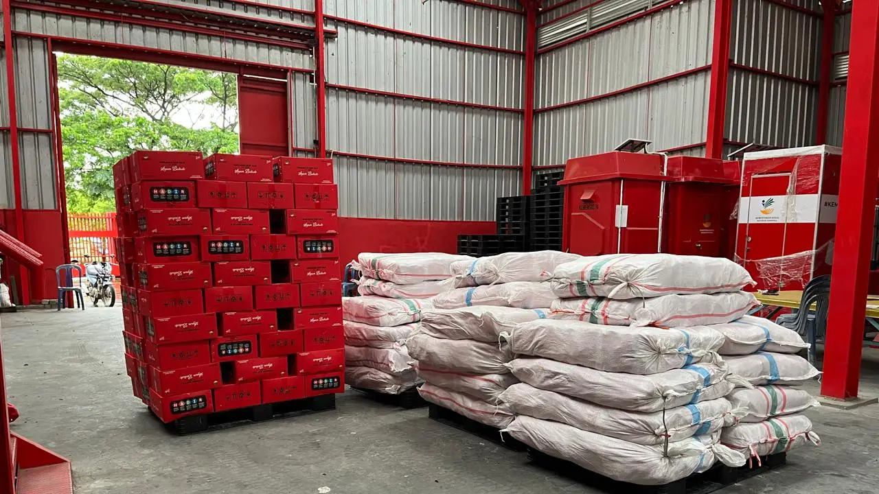Kemensos mengirimkan bantuan logistik senilai Rp1,04 miliar dari Lumbung Sosial di Regional Makassar ke Dinas Sosial Provinsi Sulawesi Selatan (Sulsel).