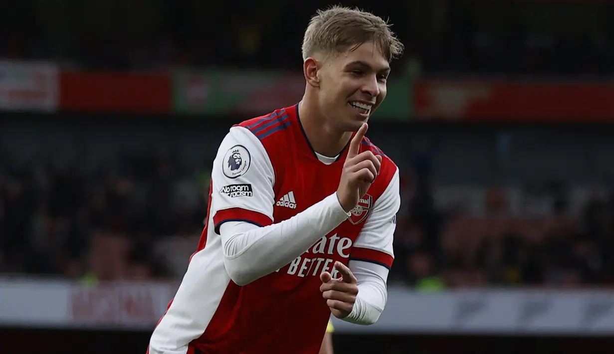 Emile Smith Rowe. Gelandang serang Inggris berusia 21 tahun yang kini memasuki musim ke-4 bersama Arsenal ini juga dipromosikan ke tim utama The Gunners pada awal musim 2018/2019. Di musim 2021/2022 ini ia telah mencetak 9 gol dan 2 assist hanya dalam 21 laga di Liga Inggris. (AFP/Ian Kington)