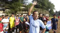 Sejumlah anak mengikuti tes fisik program Allianz Explorer Camp 2019 di Lapangan PSPT Tebet, Jakarta, Sabtu (22/6). Nantinya akan ada pemenang yang diberangkatkan ke Singapura dan Munchen. (Bola.com/Vitalis Yogi Trisna)