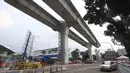 Suasana pembangunan proyek Jalan Layang Non-Tol (JLNT) Busway Tendean-Ciledug di Kebayoran Baru, Jakarta, Minggu (13/3/2016). Proyek JLNT tersebut sudah mencapai 60 persen dan ditargetkan selesai 2016 ini. (Liputan6.com/Immanuel Antonius)