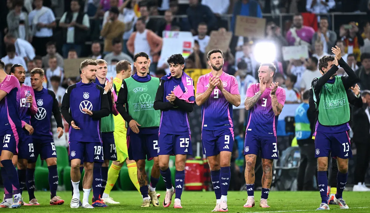 Para pemain Jerman merayakan kemenangan usai pertandingan persahabatan internasional melawan Yunani di Moenchengladbach, Jerman, pada 7 Juni 2024. (Uwe KRAFT/AFP)