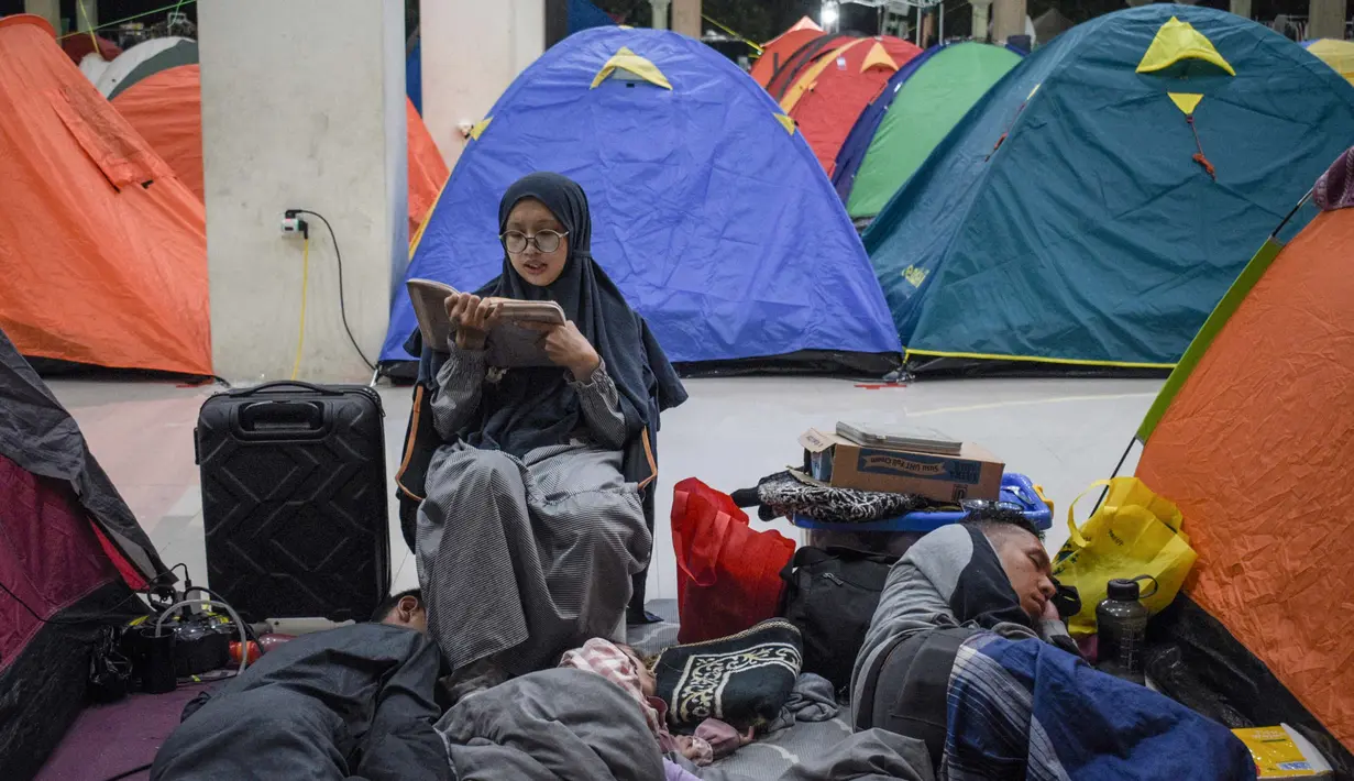 I'tikaf merupakan kegiatan berdiam diri di dalam masjid selama sepuluh hari terakhir di bulan suci Ramadan. (Timur MATAHARI/AFP)