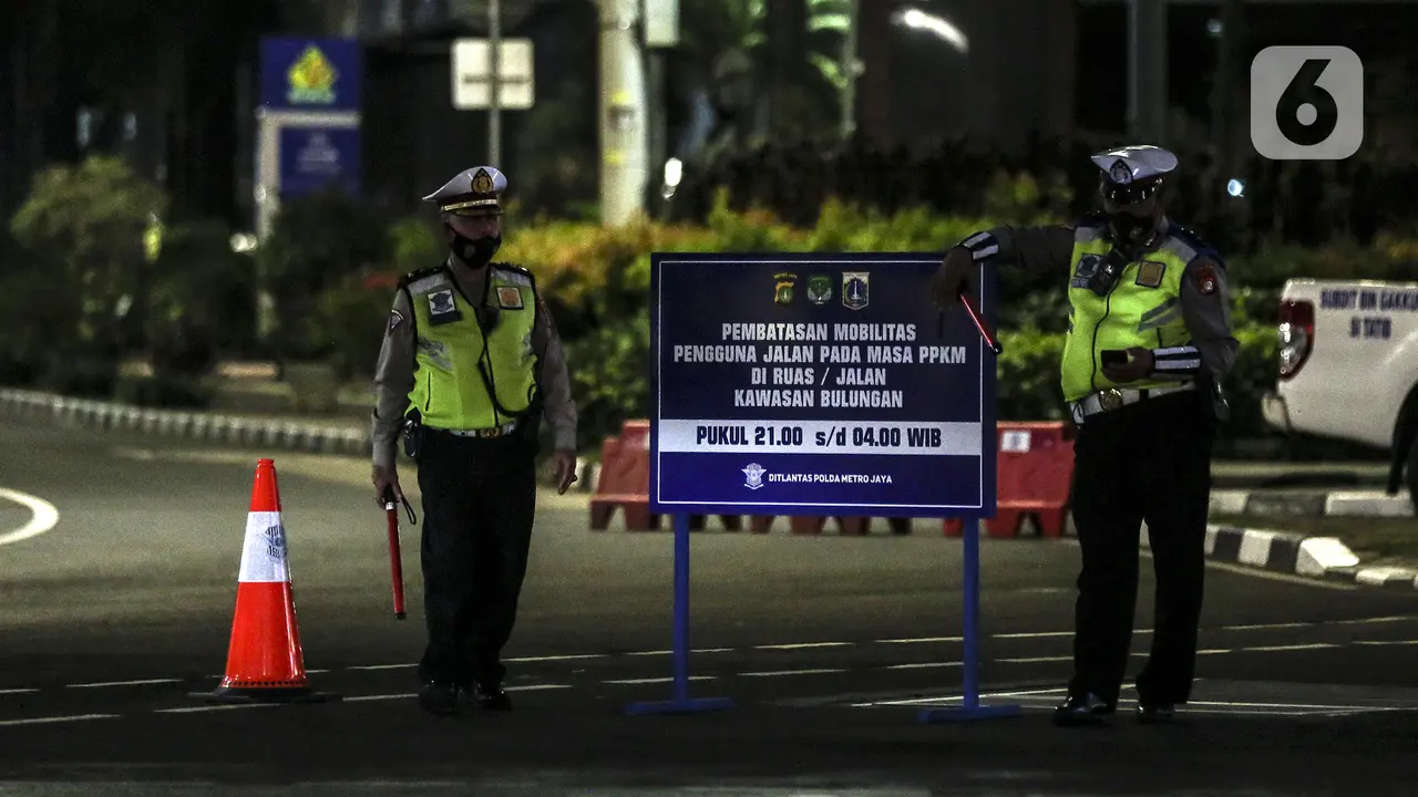 FOTO: Hari Kedua Pembatasan Mobilitas Warga Jakarta