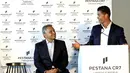 Cristiano Ronaldo memberikan sambutan saat pembukaan hotel barunya 'Pestana Hotel' di Portugal, (22/7/2016). (EPA/Homem De Gouveia)