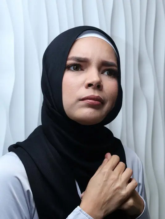 Sebelum mengawali projek pekerjaan baru, Dewi Sandra meminta izin dari suaminya. (Andy Masela/Bintang.com)