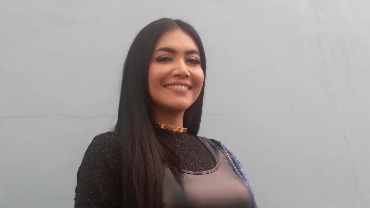 Denada menganggap sang ibu, Emilia Contessa, selalu mendukung langkahnya dalam berkarier.