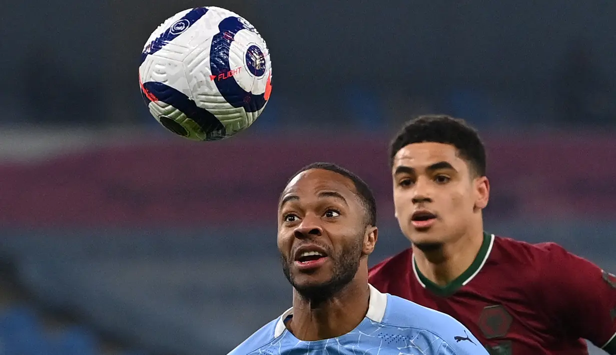 Raheem Sterling. Gelandang serang yang kini berusia 26 tahun ini didatangkan Manchester City dari Liverpool dengan nilai transfer 63,7 juta euro pada 2015/2016. Total 6 musim, ia telah tampil dalam 292 laga dengan torehan 114 gol dan 87 assist. (Foto: AFP/Pool/Paul Ellis)