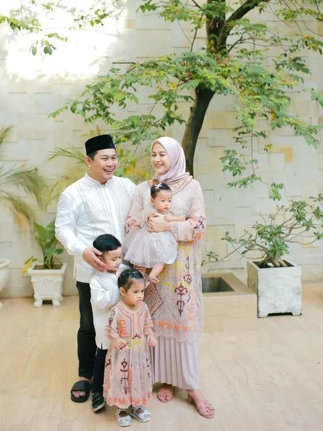 Model Baju Lebaran Keluarga Seleb