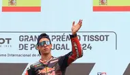 Selebrasi pembalap KTM, Pedro Acosta di atas podium setelah menempati peringkat ketiga pada balapan utama MotoGP Portugal 2024 Sirkuit Internasional Algarve, Portimao, Portugal, Minggu (24/3/2024) malam WIB. Pedro Acosta juga tercatat sebagai pembalap termuda ketiga yang mampu naik podium di kelas utama MotoGP sepanjang sejarah. (AFP/Patricia De Melo Moreira)