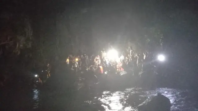 Upaya pencarian wisatawan hilang di objek wisata Air Terjun Tembok Barak, Desa Sambangan, Kecamatan Sukasada, Bali. (Dok. Istimewa)