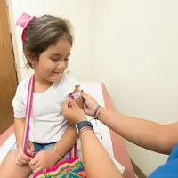 Ilustrasi balita yang sedang divaksin. Credits: pexels.com by CDC