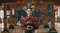Pesona Puteri Indonesia Firsta Yufi Amarta Putri Menari dan Nyanyi Rek Ayo Rek di Panggung Miss Supranational 2025