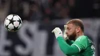 Kiper Juventus, Michele Di Gregorio, saat tampil menghadapi RB Leipzig dalam laga matchday kedua Liga Champions 2024/2025, Kamis (3/10/2024) dini hari WIB. Juventus menang 3-2 atas RB Leipzig dalam pertandingan ini. (Ronny HARTMANN / AFP)