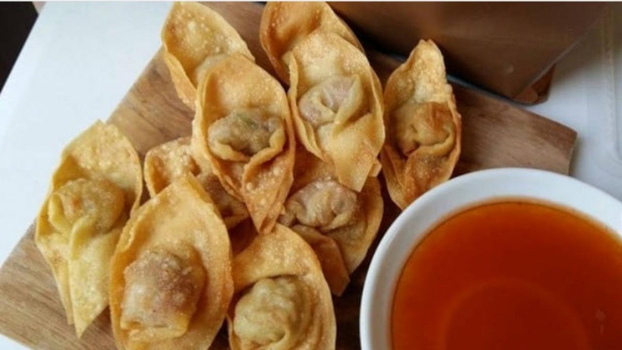 Pangsit goreng buatan Siomay Kembang Teteh
