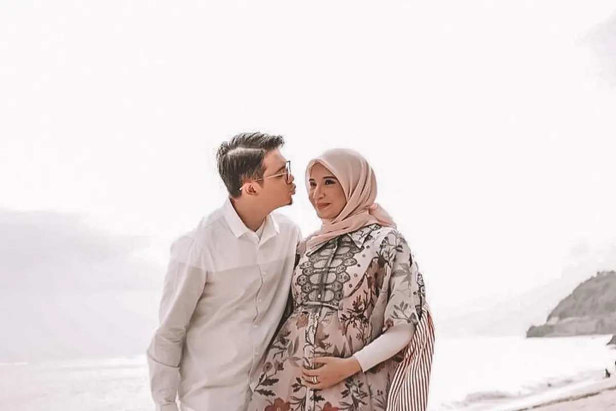 [Fimela] Irwansyah dan Zaskia Sungkar