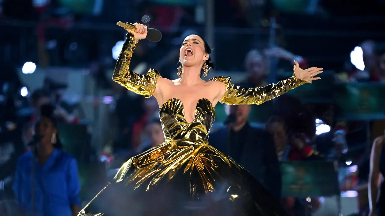 Katy Perry Guncang Konser Penobatan Raja Charles III dengan Gaun Korset Keemasan, Sosok Putri Charlotte Curi Perhatian
