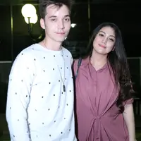 Stefan William juga tak mempermasalahkan perubahan bentuk dari sang istri Celine Evangelista. Stefan melihat perubahan bentuk sang istri yang gemuk setelah melahirkan tetap cantik. (Nurwahyunan/Bintang.com)