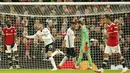 Bermain di Old Trafford MU sempat dikejutkan dengan dua gol lawan melalui sontekan Mario Pasalic dan sundulan Merih Demiral yang membawa Atalanta unggul 2-0 di babak pertama. (AP/Dave Thompson)