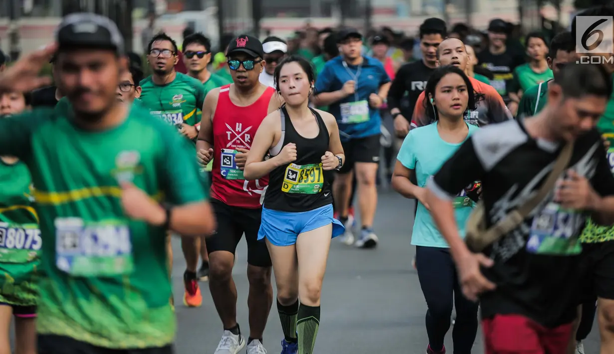 Peserta mengikuti lomba lari Milo Jakarta International 10K di kawasan Rasuna Epicentrum, Jakarta, Minggu (14/7/2019). Milo Jakarta International 10K terbagi dalam tiga kategori yaitu 5K, 10K, dan Family Run. (Liputan6.com/Faizal Fanani)