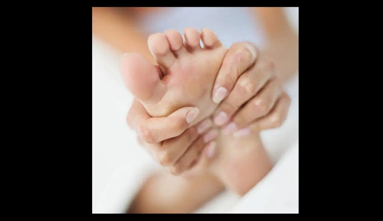 Titik rangsang pada telapak kaki tidak hanya dimiliki oleh wanita, tetapi juga pria.Dalam buku The Essence of Tantric Sexuality, telapak kaki merupakan bagian sensitif pada pria (Istimewa) 