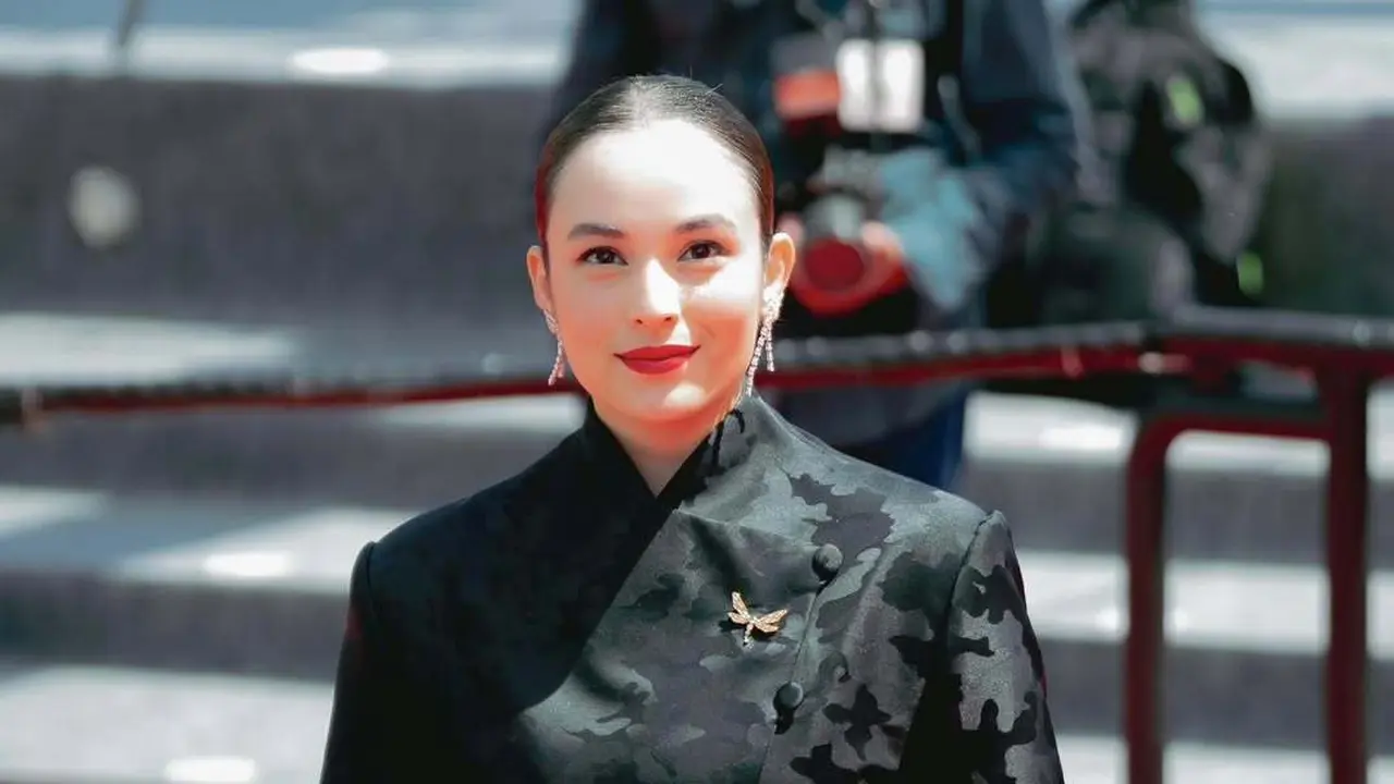 Usai Syahrini-Cinta Laura, Chelsea Islan Unjuk Gigi dengan Tampilan Elegan Berkebaya Janggan di Festival Film Cannes 2025
