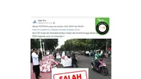 Cek fakta Presiden Jokowi bagikan sembako di depan Istana Merdeka.