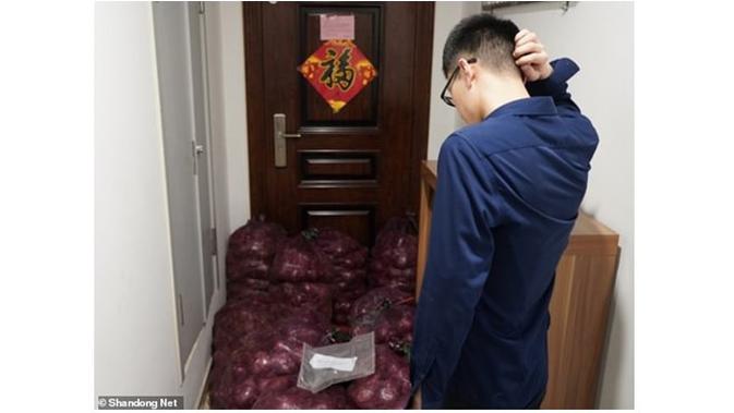 Diselingkuhi, Wanita Ini Kirim 1 Ton Bawang Merah ke Rumah Mantan Pacarnya (Sumber: World of Buzz)