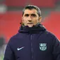 Pelatih Barcelona, Ernesto Valverde mengakui akan sedikit kesulitan saat timnya bertemu PSV dalam laga lanjutan Grup B Liga Champions , Rabu (28/11). Karena dalam laga kali ini Luis Suarez diragukan tampil karena cedera. (AFP/Emmanuel Dunand)