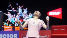 Tunggal putri, Korea Selatan, An Se Young, melakukan selebrasi setelah menjuarai Indonesia Open 2025 di Istora Senayan, Jakarta, Minggu, 8 Juni 2025. (Bola.com/M Iqbal Ichsan)