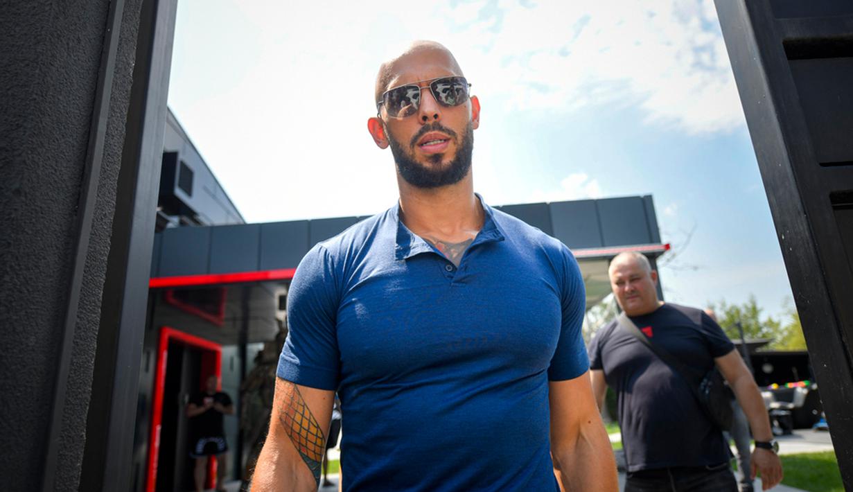 Dia juga tidak diizinkan untuk “berada dekat dengan terdakwa lain, salah satu saksi atau tersangka korban dan keluarga dekat mereka”, kata juru bicaranya, Mateea Petrescu, dalam sebuah pernyataan. (AP Photo/Alexandru Dobre)