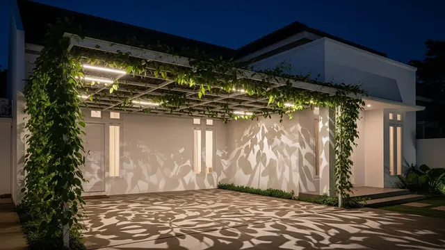 Desain Teras Sekaligus Carport dengan Tanaman Rambat