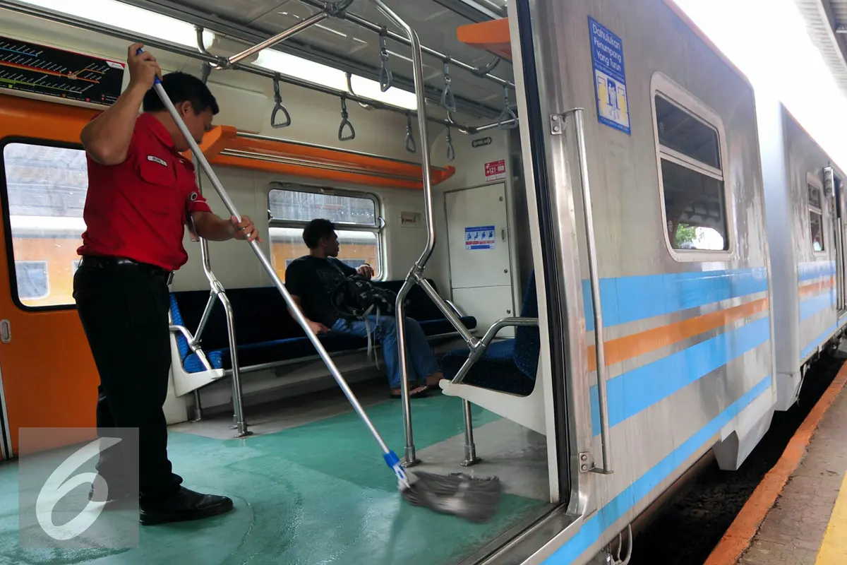 20151221-KA-Jakarta-Kota--Tanjung-Priok-YR