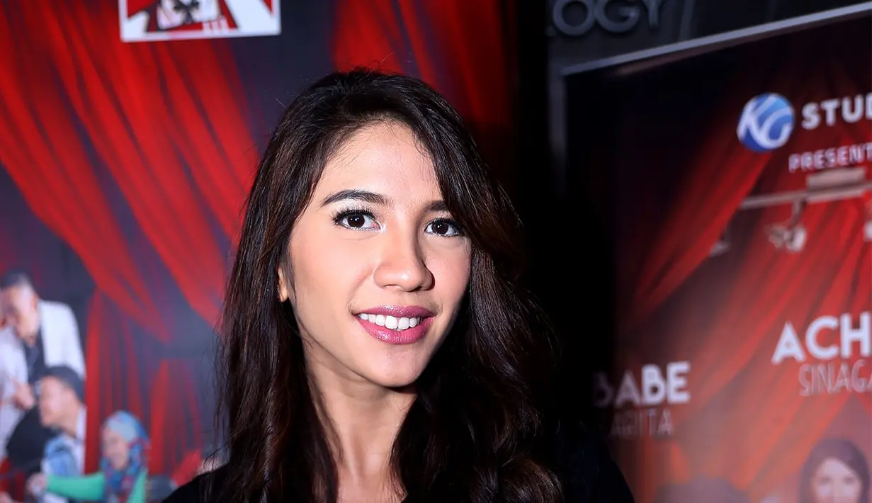 Usia pacaran yang cukup lama itu membuat keduanya terlihat begitu dekat. Termasuk beberapa improvisasi banyak dilakukan oleh Babe di luar skenario. (Andy Masela/Bintang.com)