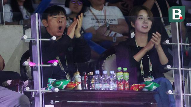 Pelatih Timnas Indonesia, Shin Tae-yong menyaksikan final Indonesia Open 2024