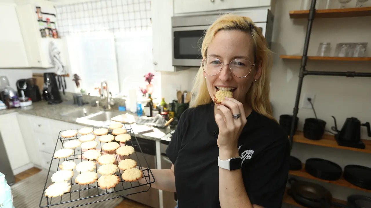 Cerita Unik TikToker Buat Kue dari Resep yang Tertulis di Batu Nisan