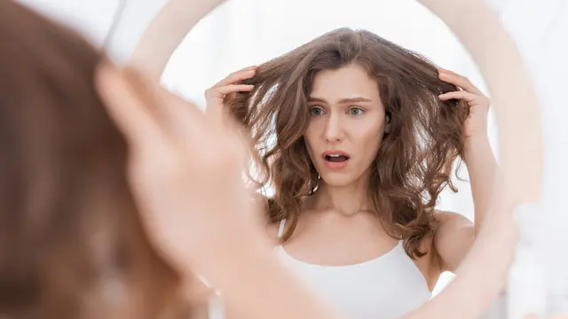 4 Penyebab Rambut Lepek dan Berminyak yang Perlu Diketahui