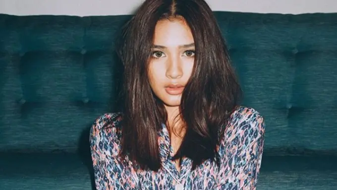 Wavy Hair, Gaya Rambut Mikha Tambayong yang Terlihat Sensual