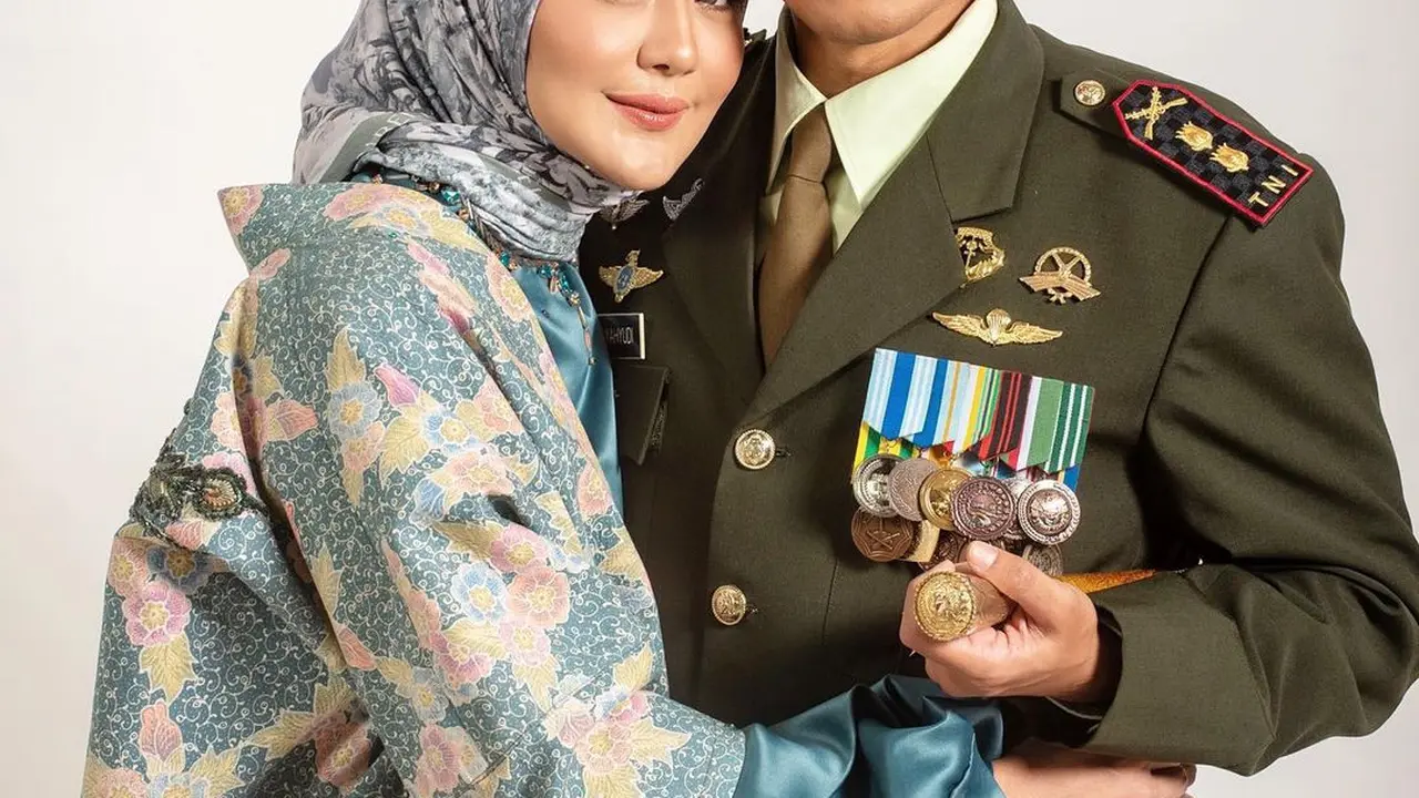 Akan Jadi Ibu Persit, Ini 6 Potret Juliana Moechtar dan Calon Suami