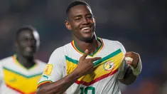 Pemain Senegal, Idrissa Gueye merayakan golnya ke gawang Polandia pada laga lanjutan penyisihan Grup D Piala Dunia FIFA U-17 di Stadion Si Jalak Harupat, Bandung, Jawa Barat, Selasa, 14 November 2023. (AP Photo/Achmad Ibrahim)