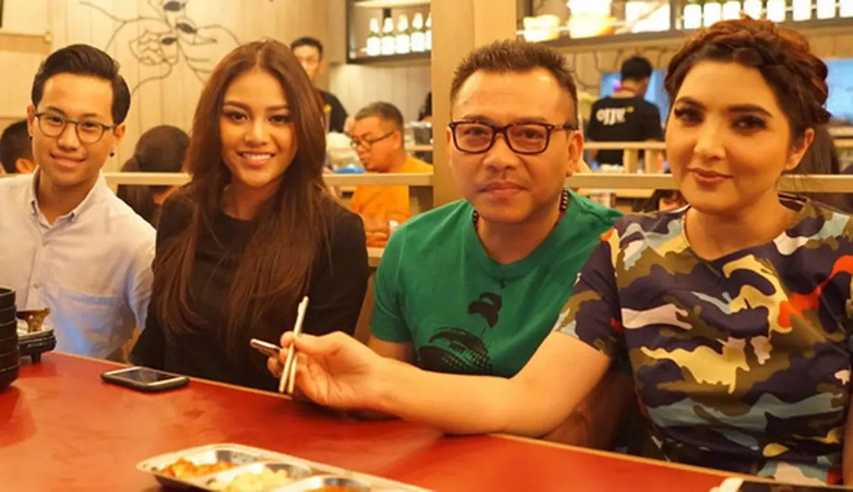 Bersama kekasihnya, Aurel mengaku jarang jalan berdua. Keduanya mengaku lebih banyak menghabiskan waktu di rumah. Apalagi kekasihnya senang bermain bersama dengan kedua adiknya. (Instagram/aurelie.hermansyah)