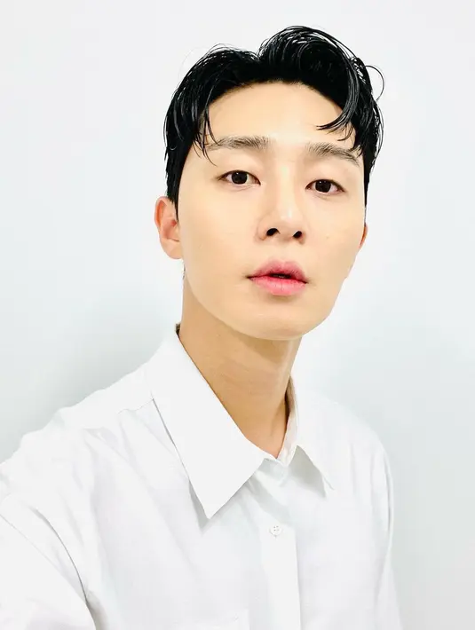 <p>Tae-sang dikenal gemar mendahulukan uang dibanding keadilan, tapi situasi berubah ketika ia bertemu dengan Yun Chae-ok dalam penyelidikan orang-orang yang hilang. (Foto: Instagram/ bn_sj2013)</p>