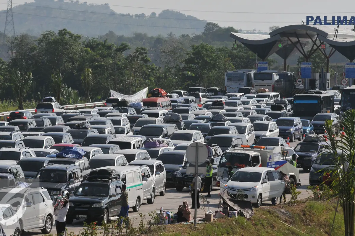 20150715-Kemacetan di Tol Palikanci-Jabar