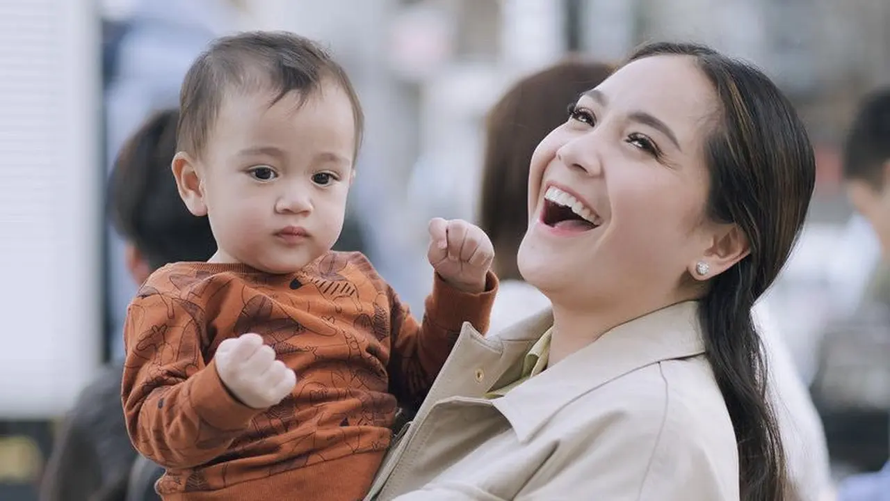 Gaya Makeup Natural Nagita Slavina saat Liburan di Jepang