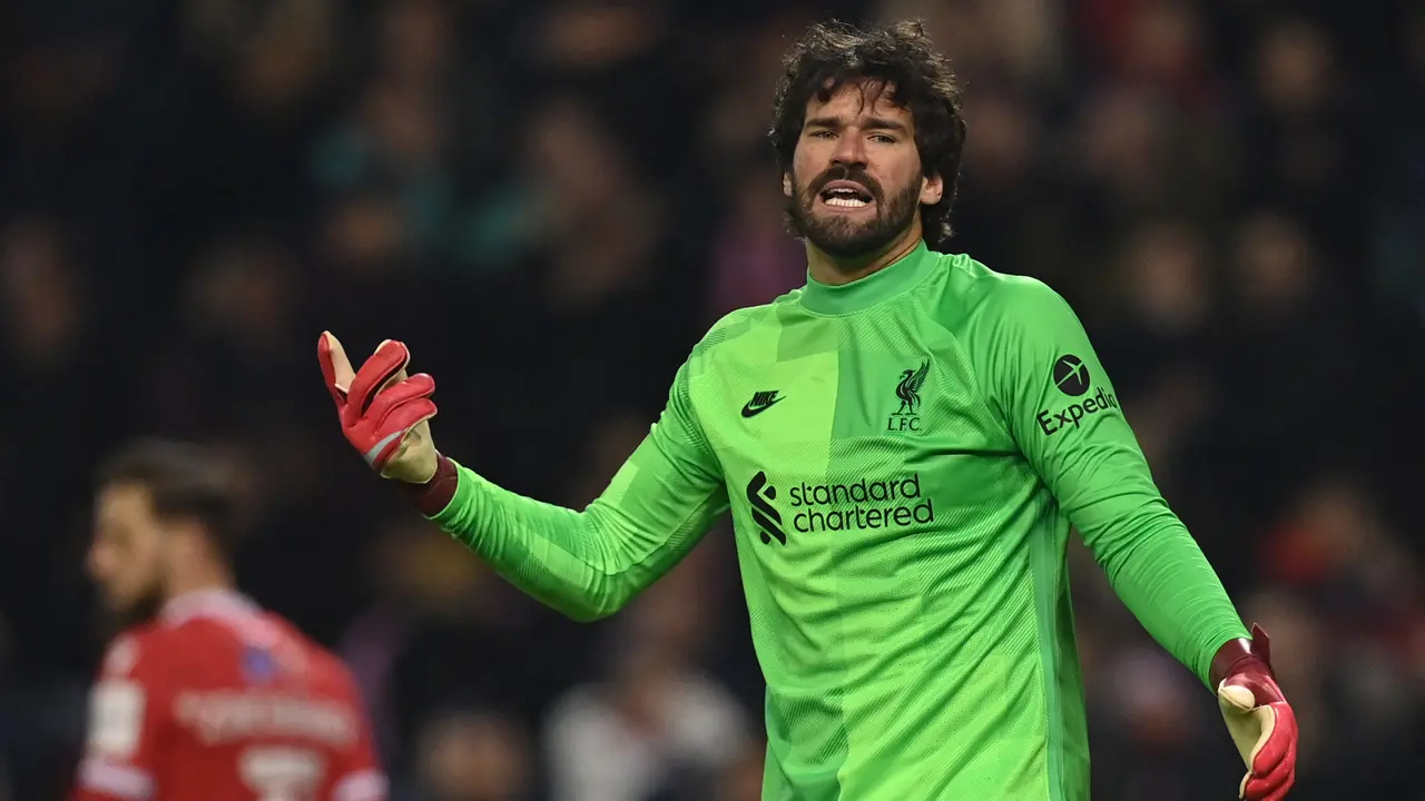Foto: Alisson Becker dan Sederet Kiper dengan Koleksi Assist Terbanyak di Liga Inggris