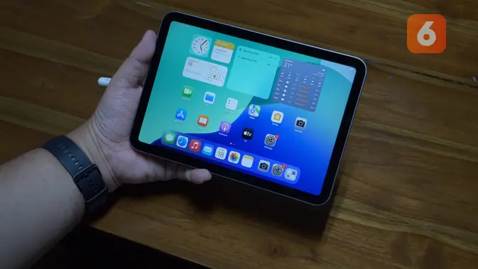 <p>iPad Mini 7 2024 hadir dengan layar Liquid Reitana 8,3 inci, resolusi 1,488 x 2,266 piksel, dan refresh rate 60Hz. (Liputan6.com/ Agustinus Mario Damar)</p>