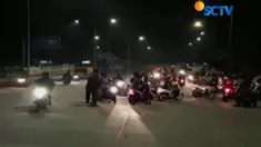 Cukup berisiko, apalagi olahraga pacu adrenalin liar ini menggunakan fasilitas jalan umum.
