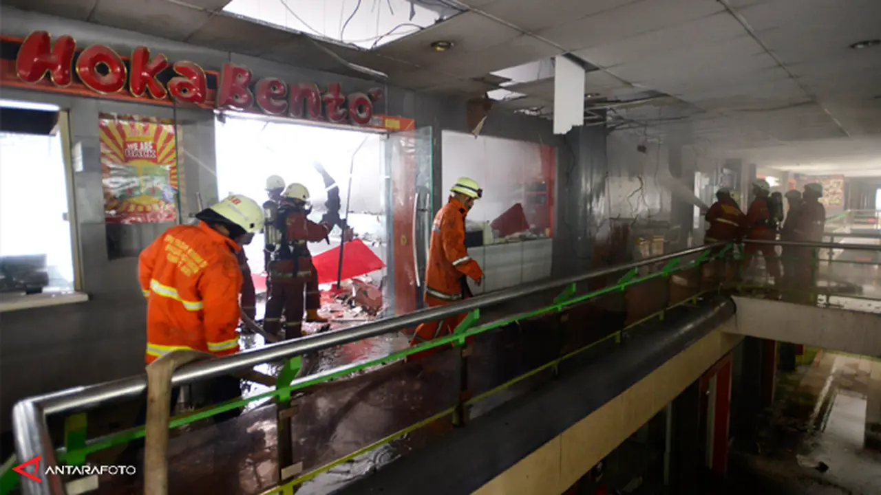gambir-terbakar-7-131227b.jpg