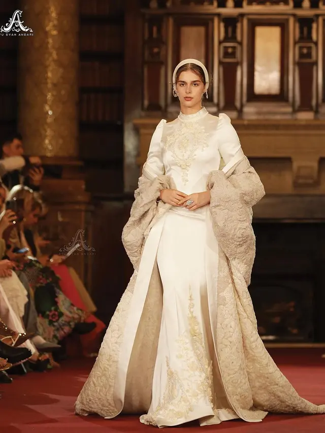 Kolaborasi Ayu Dyah Andari dan Putri Zulkifli Hasan, Tampilkan Koleksi Bertema Perempuan Tangguh di London Fashion Week